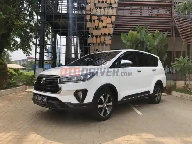 Foto - Masih Banyak Peminat, Toyota Innova Diesel Matik Bakal Tetap Diproduksi