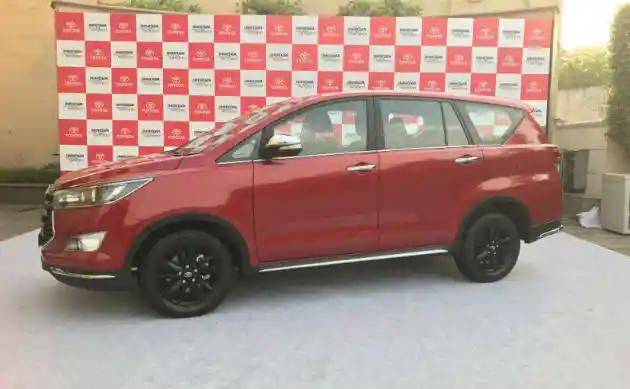 Foto - Toyota Innova Touring Sport Muncul Sebagai Venturer Versi India