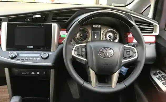 Foto - Toyota Innova Touring Sport Muncul Sebagai Venturer Versi India