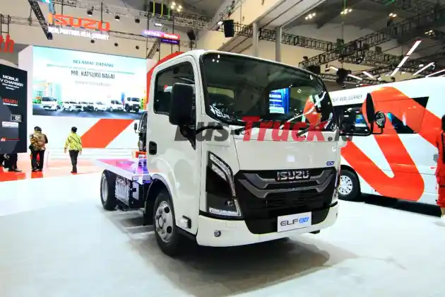 Foto - Isuzu Rilis ELF Mobile EV Charger Di GIIAS 2024