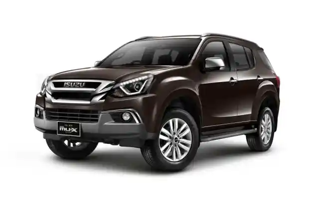 Foto - Isuzu MU-X Facelift 2017 Resmi Meluncur Di Thailand, Tak Berubah Banyak