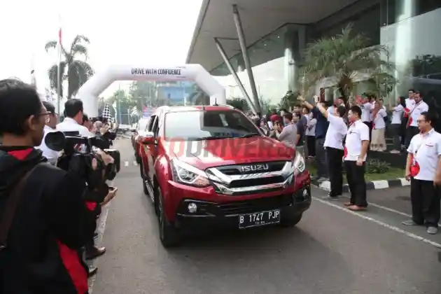 Foto - Isuzu mu-X Ganti Nomenklatur di Indonesia