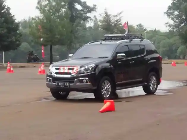 Foto - 12 Bengkel Resmi Isuzu Siapkan Diskon Servis Bagi Mobil Korban Banjir