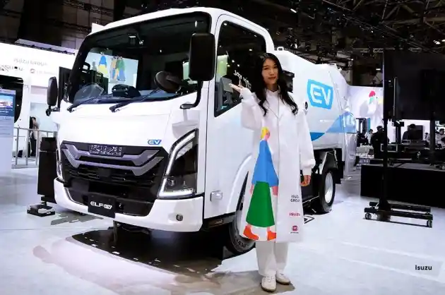 Foto - Ini Barisan Bintang Isuzu Di JMS 2025