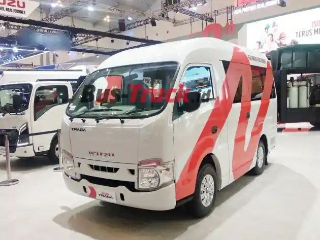 Foto - Isuzu Traga Kuasai Pasar Pikap Medium Jawa Timur