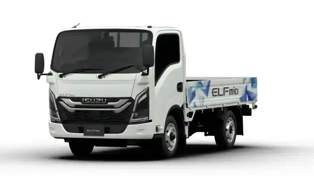 Foto - Isuzu Giga Fuel Cell dan Elf EV Siap Menggebrak Japan Mobility Show 2023