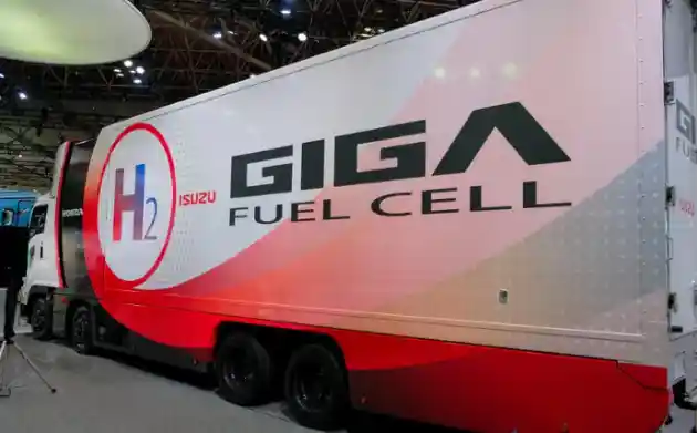 Foto - Detail dan Wujud Asli Truk Isuzu Giga Fuel Cell