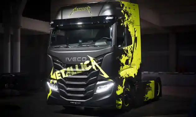 Foto - Iveco S Way Jadi Truk Resmi Tur Metallica