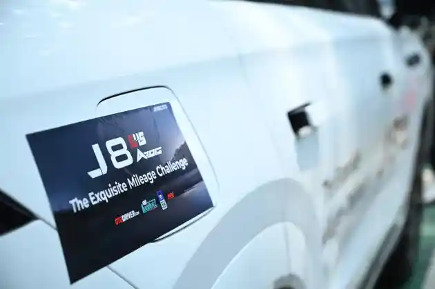 Foto - JAECOO J8 SHS ARDIS Raih Rekor MURI 1.660 km Tanpa Isi BBM