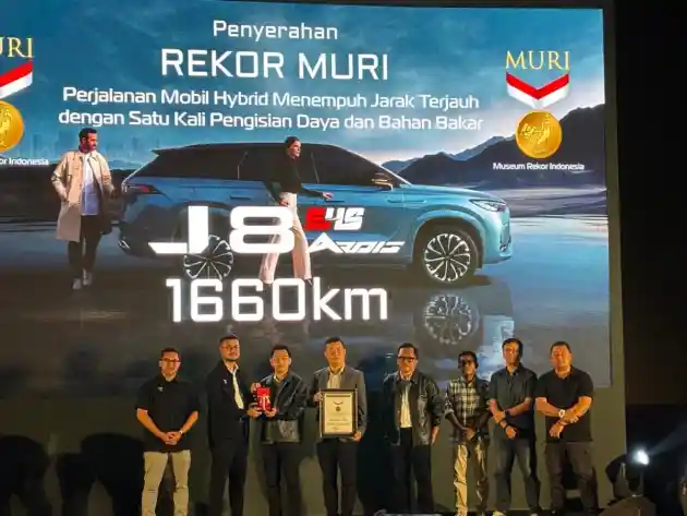 Foto - JAECOO J8 SHS ARDIS Raih Rekor MURI 1.660 km Tanpa Isi BBM