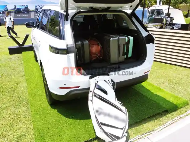 Foto - Sadis, Jaecoo J5 EV Obrak-Abrik Segmen EV Harga Rp200 Jutaan