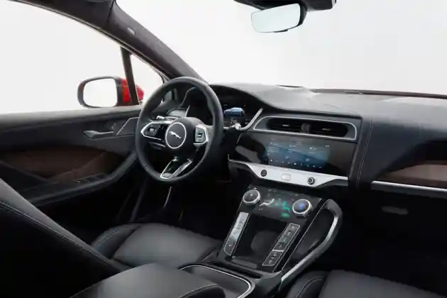 Foto - SUV Listrik Jaguar Terpilih Sebagai Mobil Paling Terkenal di Jerman
