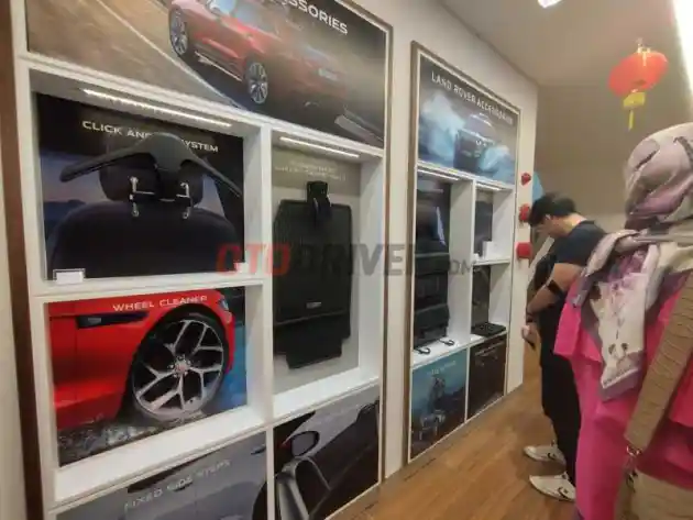 Foto - Jaguar Land Rover Hadirkan Showroom Mewah dan Modern di Jakarta