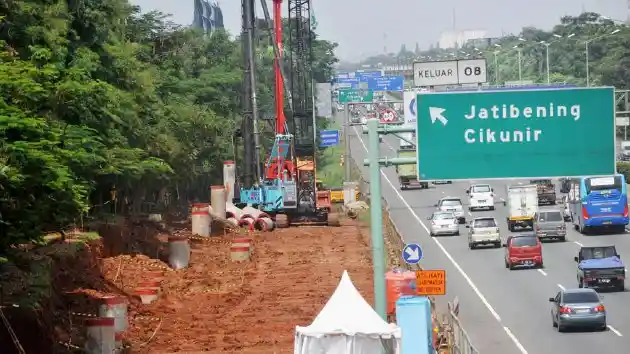 Foto - 6 Tips Melintasi Jalanan Yang Bersinggungan Dengan Proyek