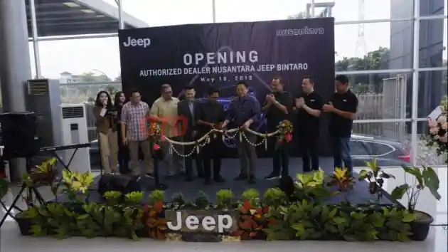 Foto - Jeep Resmikan Dealer Baru di Bintaro Berstandar Dunia