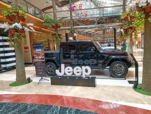 Foto - Jeep Gelar Pameran Mini di Jaksel