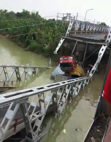 Foto - Jembatan Babat-Tuban Roboh, Ini Jalur Alternatifnya