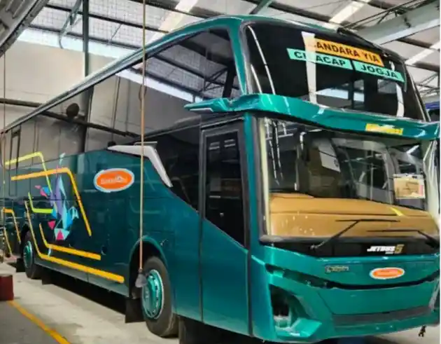 Foto - Antrean Pesanan Jetbus 5 Makin Panjang