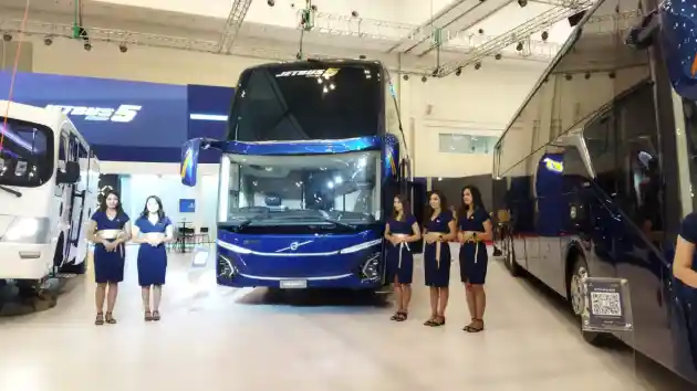 Foto - Adiputro Resmi Meluncurkan Jetbus 5 dengan Enam Varian Baru