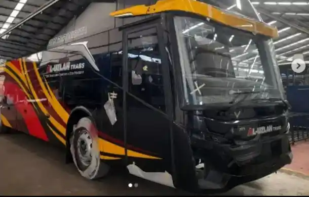 Foto - Soal Impor Lampu Utama Seputaran Produksi Jetbus 5