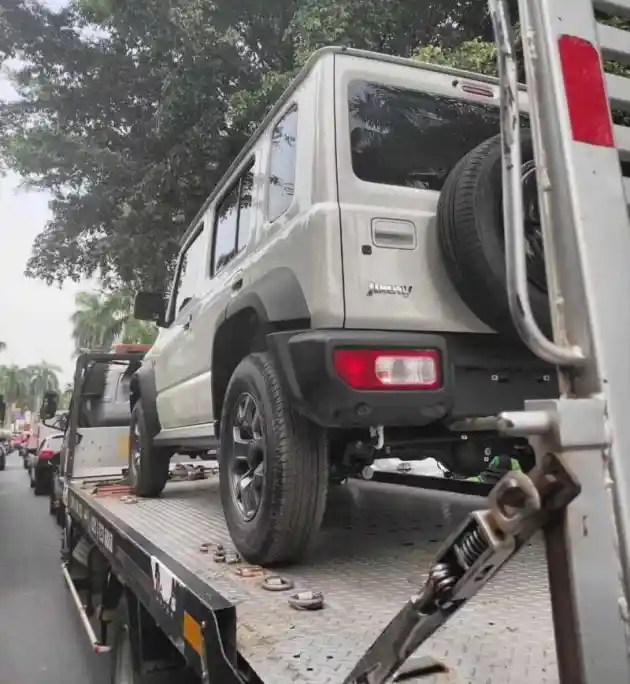 Foto - Suzuki Jimny 5 Pintu Sudah Mendarat di Indonesia