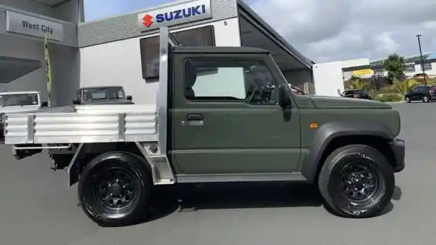 Foto - Suzuki Jimny Versi Pikap Rp 343 juta di Selandia Baru