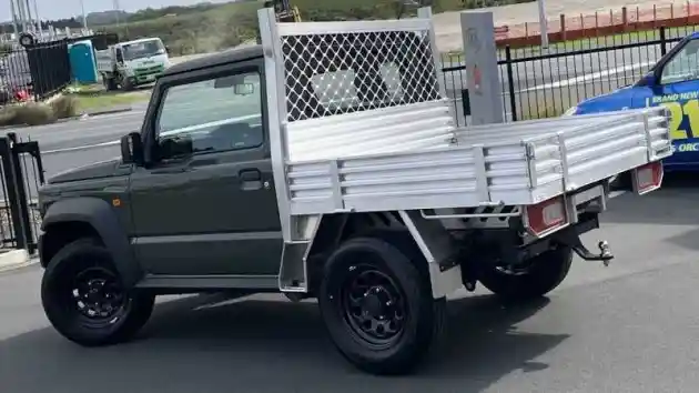 Foto - Suzuki Jimny Versi Pikap Rp 343 juta di Selandia Baru