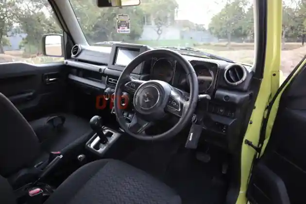 Foto - Inden Suzuki Jimny Sekarang Hanya Dua Bulan. Harga Tetap Ala Mafia