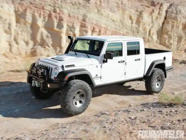 Foto - Jeep Gladiator, Nama Lawas Yang Membawa Jeep Kembali Ke Bisnis Pick Up