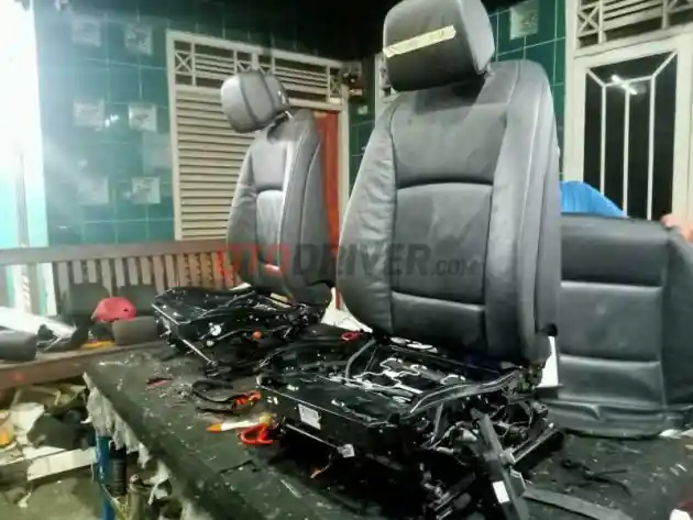 Foto - Sering Disepelekan, Ini Kesalahan Mencuci Jok Mobil