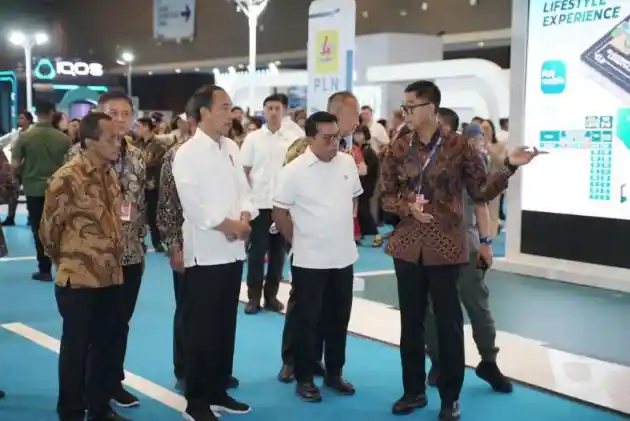 Foto - Jokowi Optimis Indonesia Punya Ekosistem Sendiri Untuk Kendaraan Listrik