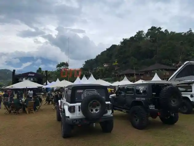 Foto - Ratusan Jeep Keren Tumpah Ruah di Bogor