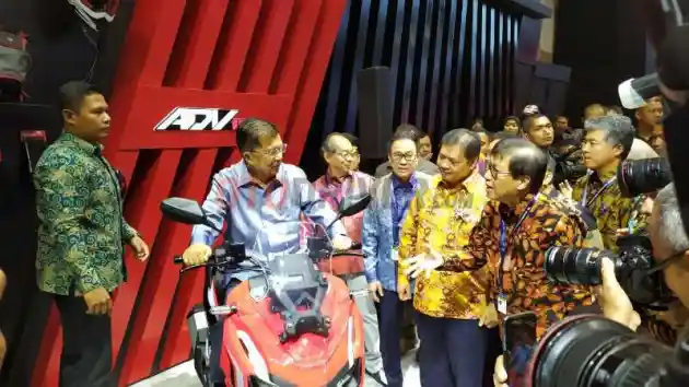 Foto - Wakil Presiden Membuka GIIAS 2019: Dukung Industri Otomotif Lewat Infrastruktur