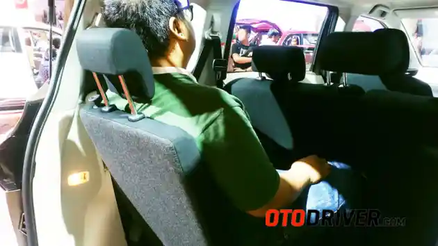 Foto - Menjajal Jok Baris Ketiga Toyota Sienta