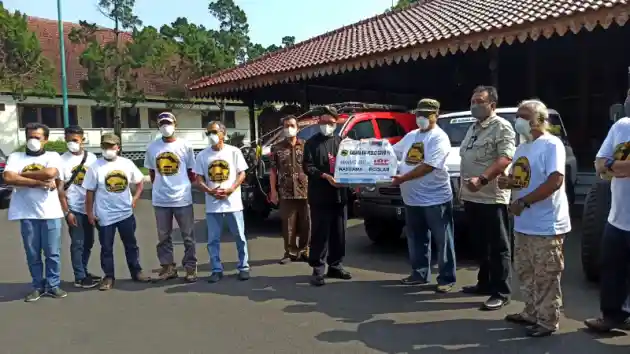 Foto - Kagama 4x4 Adventure Berikan Donasi Rumah Sakit Darurat Covid-19 Di Banyumas