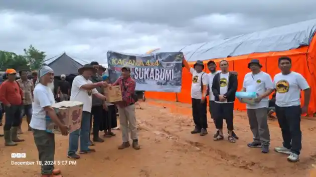 Foto - Kagama 4x4 Salurkan Bantuan Ke Korban Banjir Bandang Sukabumi