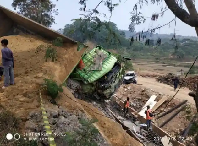 Foto - Jalanan Menurun yang Panjang Potensi Bikin Rem Blong?