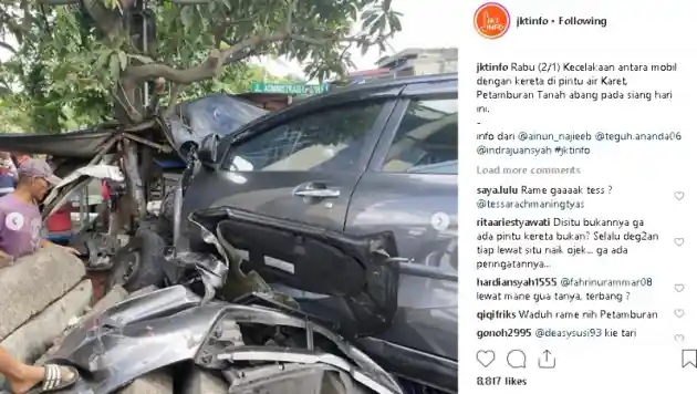 Foto - 3 Mobil Kecelakaan di Hari Pertama Kerja 2019