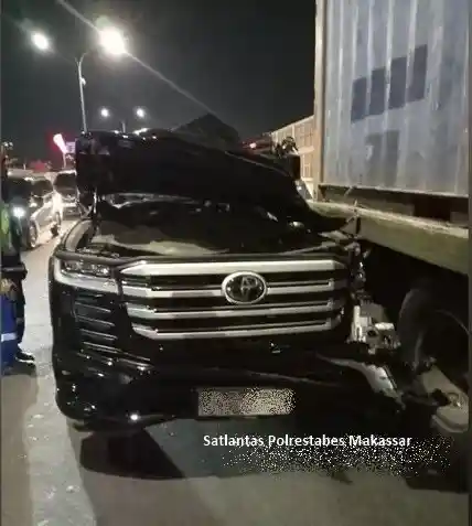 Foto - Di Jalan Tol Selalu Waspada Buritan Kendaraan Besar Seperti Truk Ataupun Bus