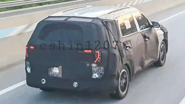 Foto - SPY SHOT: Kia Carens Facelift Terungkap Lebih Jelas