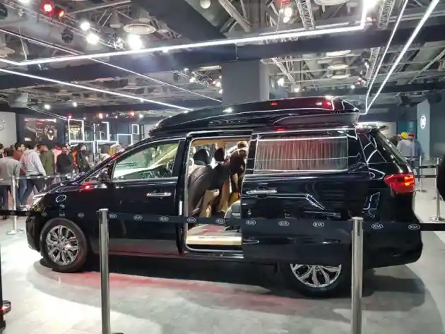 Foto - Kia Carnival Kini Punya Varian Limousine, Berikut Spesifikasinya