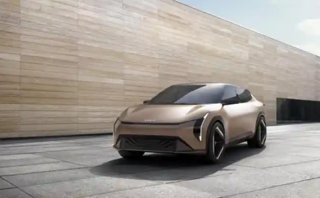 Foto - Kia EV3 Dan EV4 Diperkenalkan Pada Ajang LA Auto Show 2023