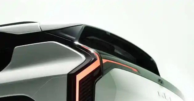 Foto - Kia Sebarkan Teaser EV3, Debut Dunia 23 Mei Mendatang