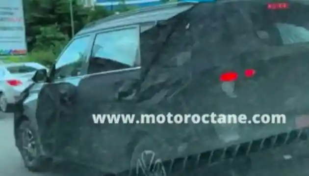 Foto - SPY SHOT: KIA KY, Kembaran Hyundai Stagazer