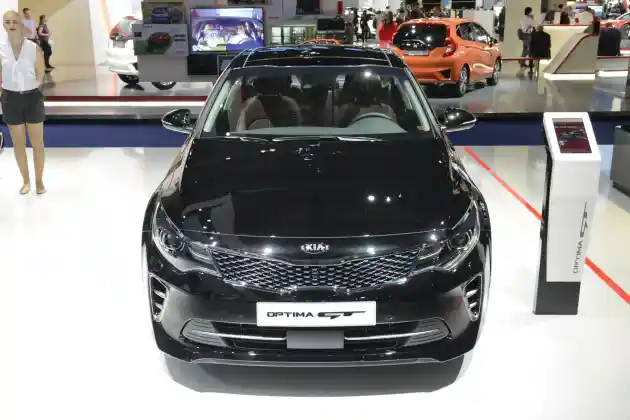 Foto - SPY SHOT : Kia Optima Estate Tertangkap Kamera