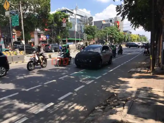 Foto - Prototipe Kia Sonet Kembali Gentayangan Di Jalan. Semakin Dekat Waktu Peluncuran?