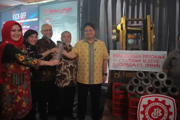 Foto - Pabrik Toyota Indonesia Kagumi Industri Kecil