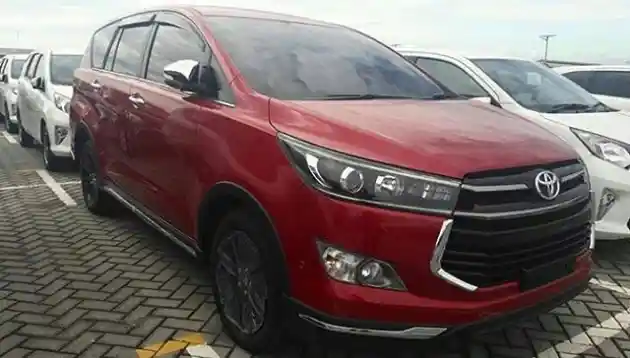 Foto - Toyota Innova Venturer Tertangkap Kamera, Tipe Q Diesel Akan Diskontinu?