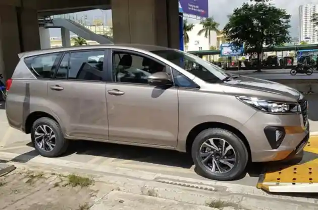 Foto - Mengintip Spesifikasi Kijang Innova Facelift Versi Vietnam