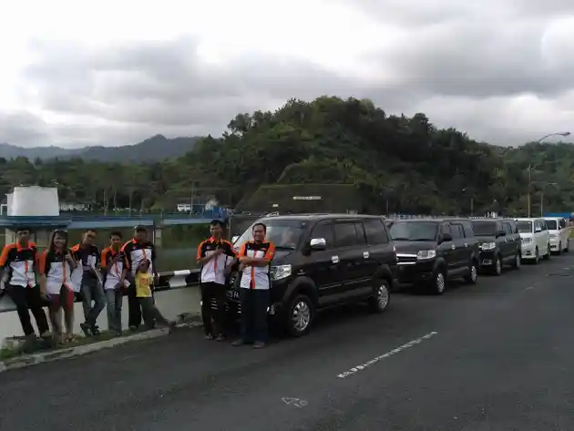 Foto - Indonesia APV Club Plesiran Ke Pelabuhan Ratu Sekaligus Sunatan Massal